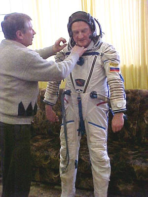 Train for space travel in the Orlan cosmonaut space suit